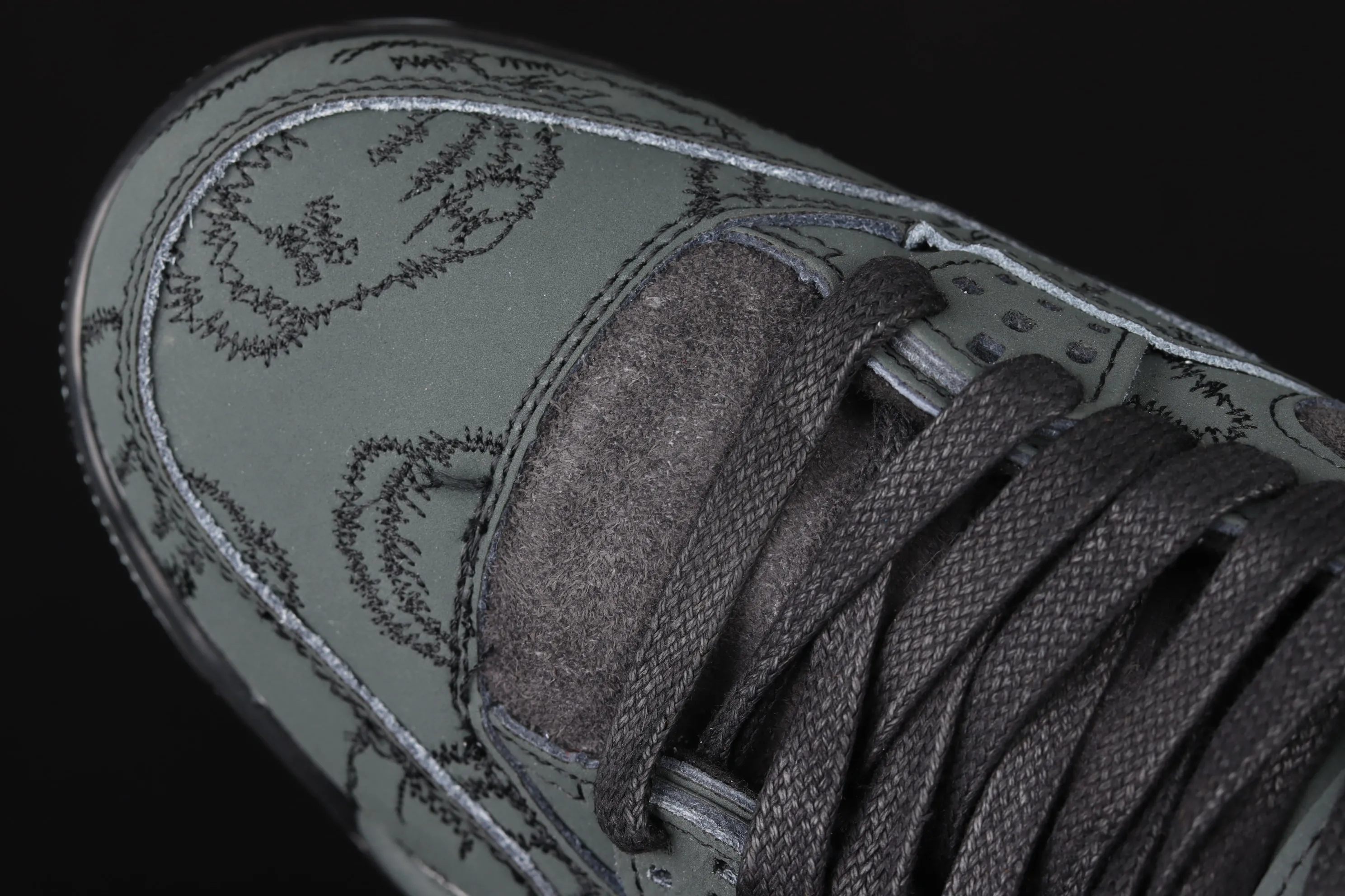 All categories Air Jordan Jordan series basketball shoes Air Jordan 4 G version Kaws x Air Jordan 4 Black AJ4 black suede luminous limited edition 930155-001